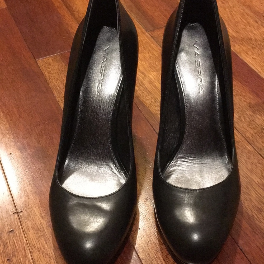 Via Spiga black pump shoes